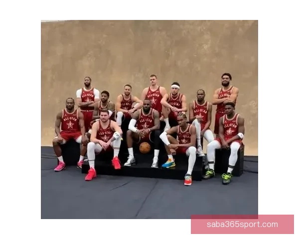 詹皇独占历史多项第一湖人球员打高尔夫合影老詹C位东契奇站边